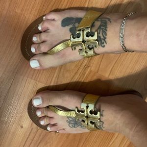 Tory Burch gold sandals size 8 womens beautiful sandal